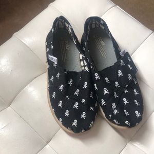 Toms, toddler size 9 black and white skull shoes